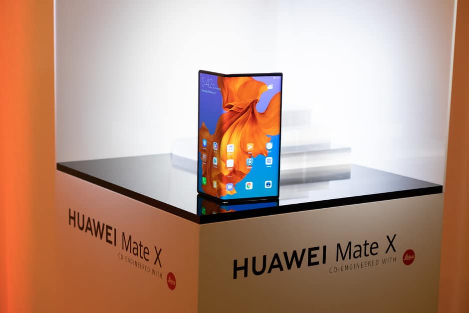 Выпуск Huawei Mate X отложен до сентября